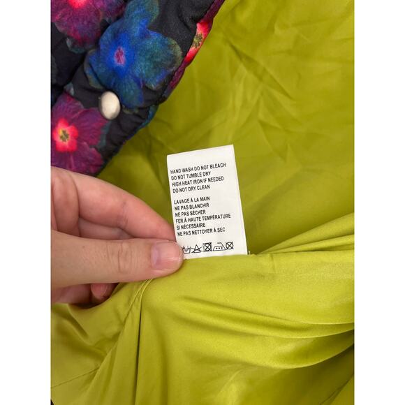 Lisa Says Gah Mandinga Floral Graphic Print Colorful Puffer Crop Vest - Medium - Picture 9 of 10